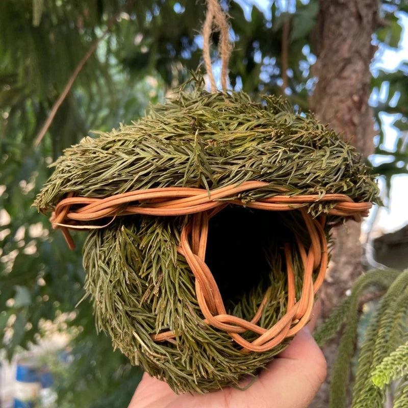 Hand-Woven Bird House Natural Grass Bird Nest Shelter Hut Small Bird Hideaway Outside Sparrows Hanging Parrot Nest Houses Pet B