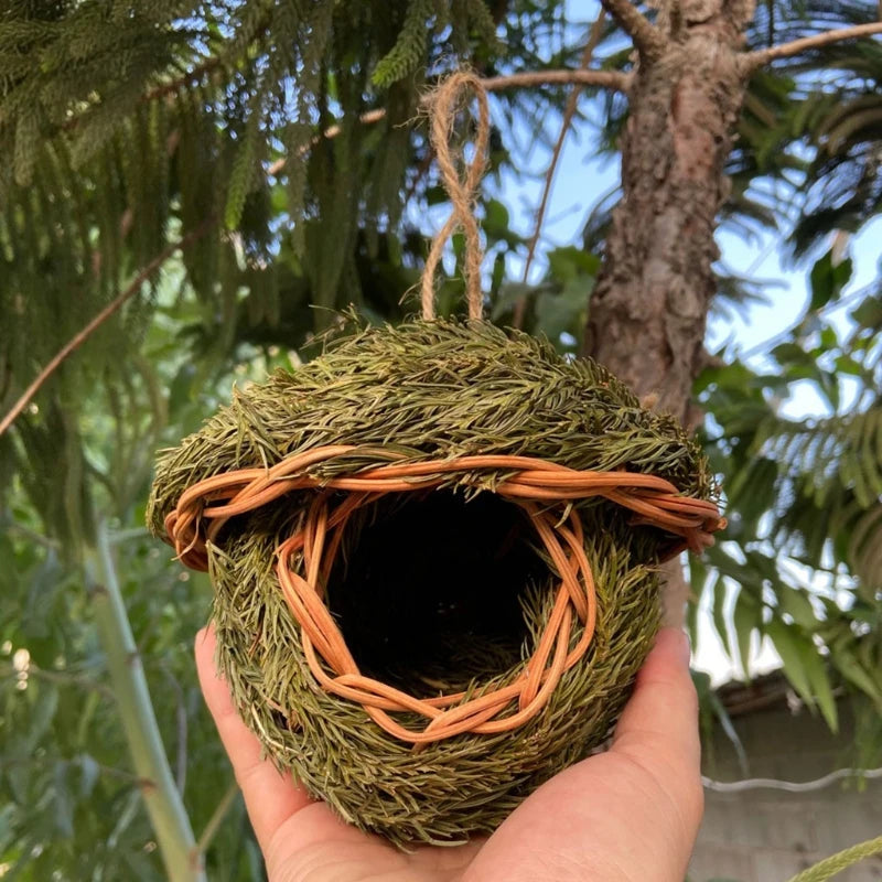 Casa para pássaros feita à mão, abrigo para ninho de pássaros de grama natural, abrigo para pássaros pequenos, abrigo para pardais externos, casas para ninhos de papagaios pendurados, animais de estimação B