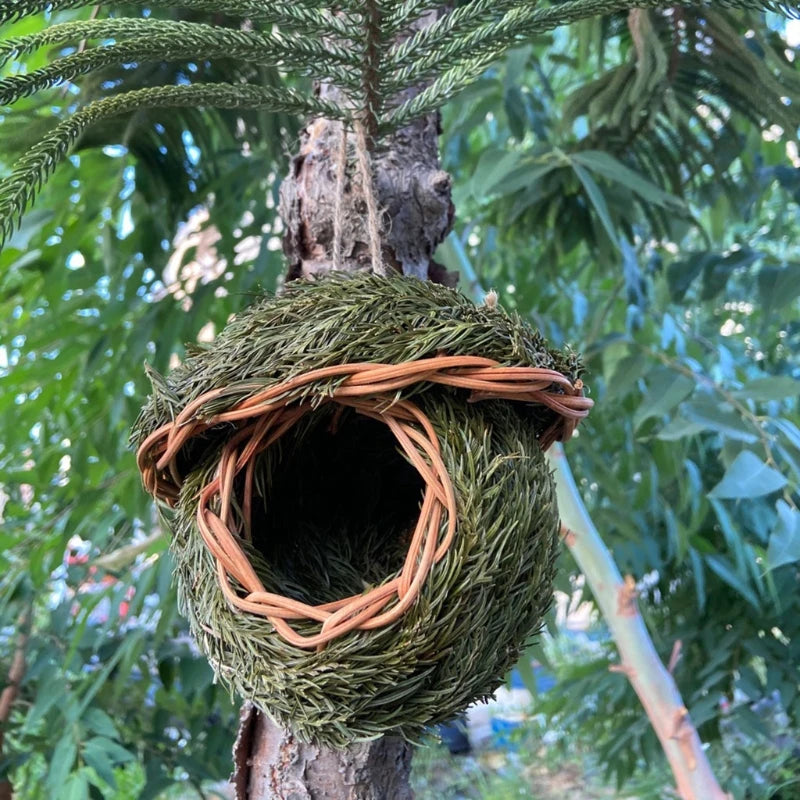 Casa para pássaros feita à mão, abrigo para ninho de pássaros de grama natural, abrigo para pássaros pequenos, abrigo para pardais externos, casas para ninhos de papagaios pendurados, animais de estimação B